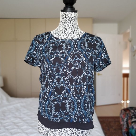 Banana Republic Short Sleeve Snake Print Top - Picture 1 of 7